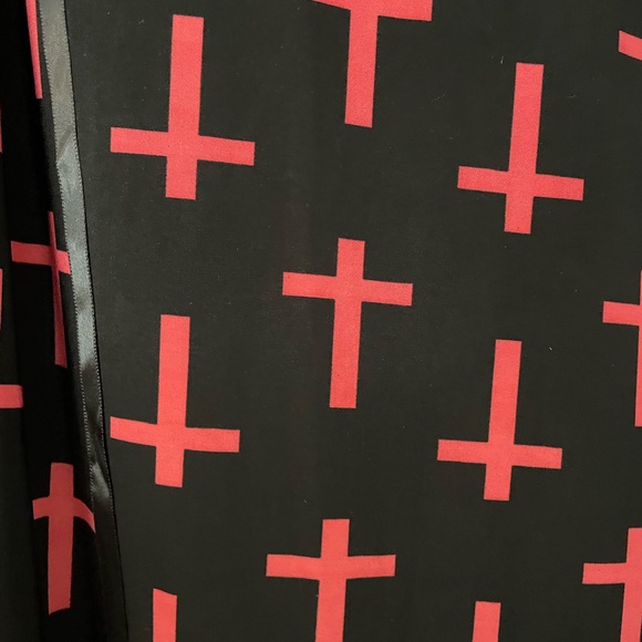 Dare to wear Renaissance Dress in Belladonna - Picture 4 of 6